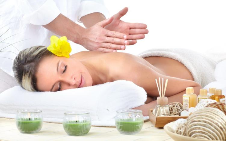 Pijat Panggilan Banjarmasin Kota Banjarmasin Kalimantan Selatan (Putri SPA). Putri Spa hadir sebagai solusi relaksasi yang mudah diakses bagi warga Banjarmasin yang membutuhkan perawatan tubuh tanpa harus keluar rumah. Kami memahami bahwa kesibukan dan aktivitas harian sering membuat tubuh cepat lelah. Karena itu, kehadiran layanan massage panggilan