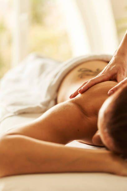 SPA Panggilan Terdekat dari Lokasi Saya di Kota Surabaya (Putri SPA). Kepadatan aktivitas di Surabaya sering membuat tubuh terasa lelah dan tegang. Di tengah kesibukan tersebut, Putri SPA hadir sebagai solusi praktis untuk membantu Anda kembali rileks tanpa perlu meninggalkan kenyamanan rumah. Dengan layanan profesional yang tersedia 24 jam,